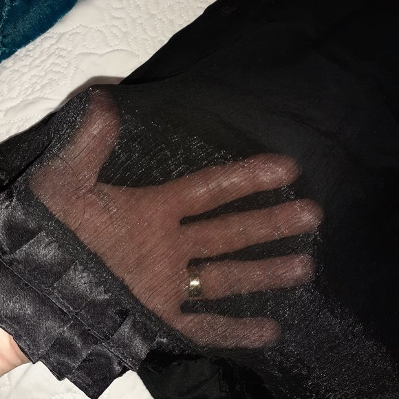 Black blouse with lace - Picture 4 of 5